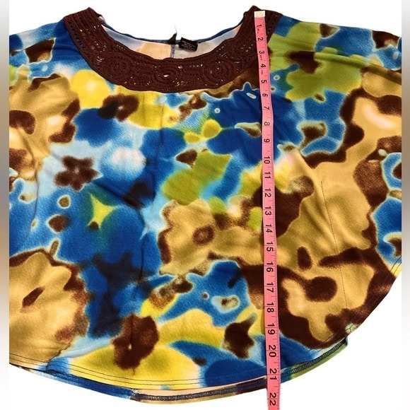 New Directions Gorgeous Multicolor Flowy Sleeves Top - Picture 7 of 7